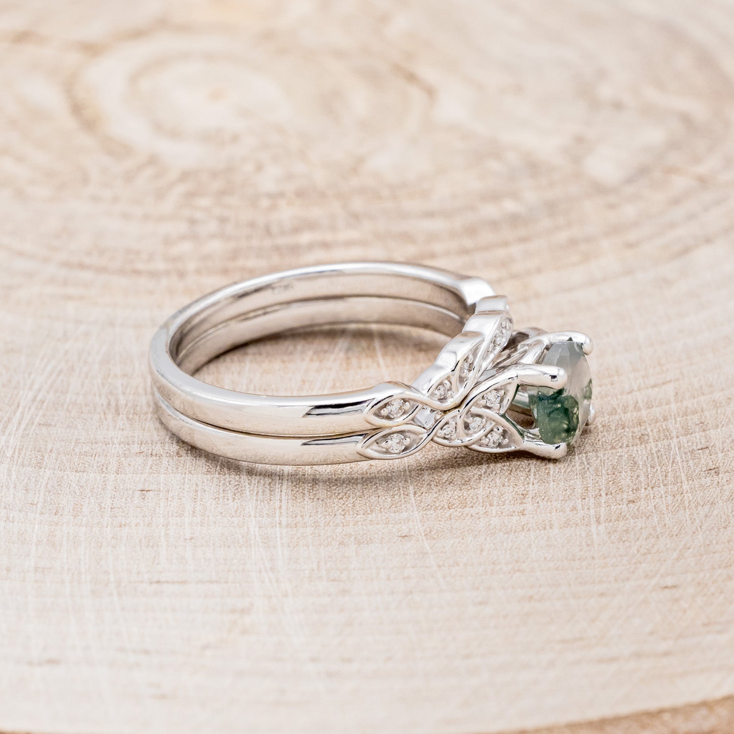"AIFE" - CELTIC KNOT DESIGNED ENGAGEMENT RING WITH ROUND CUT MOSS AGATE AND DIAMOND TRACER - READY TO SHIP-Staghead Designs